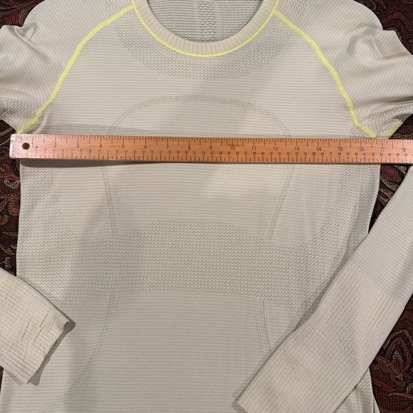 Lululemon Swiftly Tech Shirt Long-sleeve Tee Yellow Women's Size 8 - Picture 10 of 11